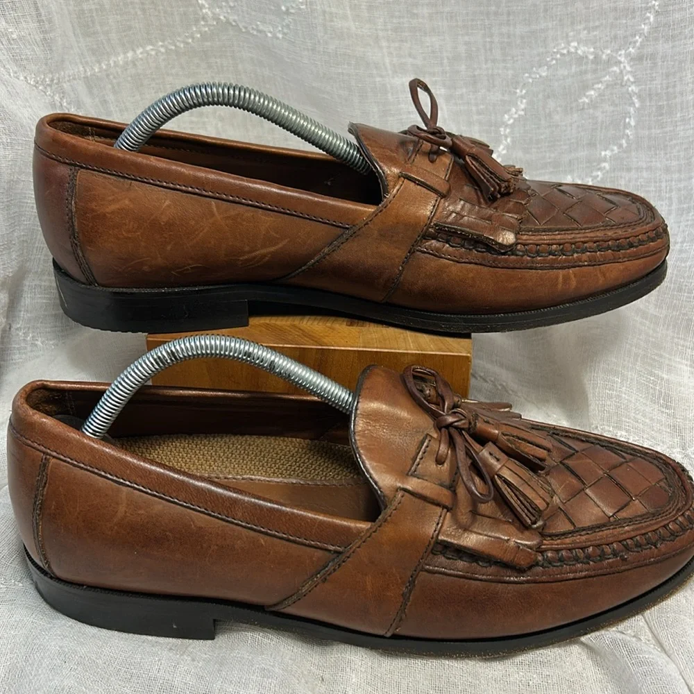 Johnston and Murphy leather loafers with tussles almost NEW
